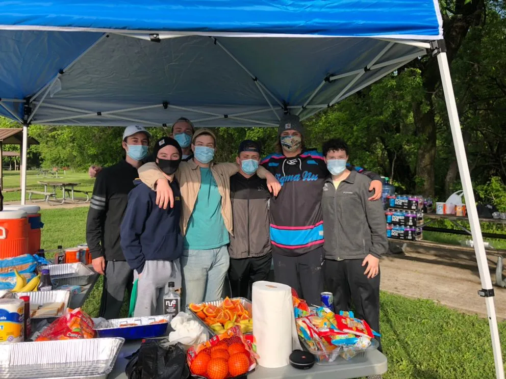 Sigma Nu members volunteering